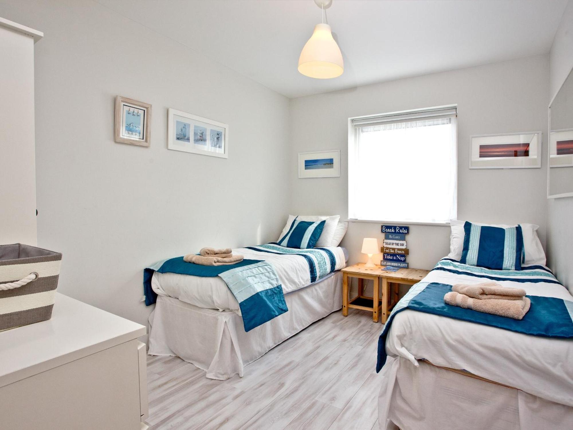 7, Ocean 1 * Crantock